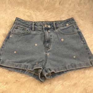 Pacsun daisy mom shorts.